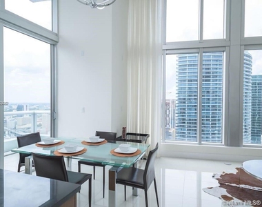 485 Brickell Ave - Photo Thumbnail 1