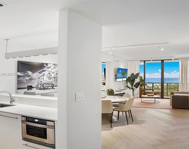 2201 Collins Ave - Photo Thumbnail 6