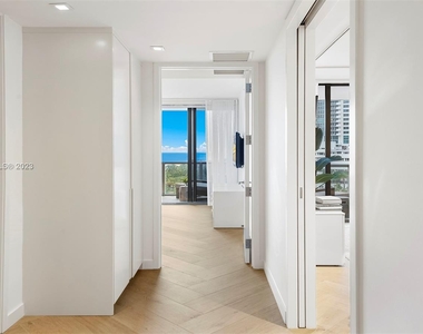 2201 Collins Ave - Photo Thumbnail 31