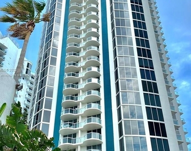 18671 Collins Ave - Photo Thumbnail 1