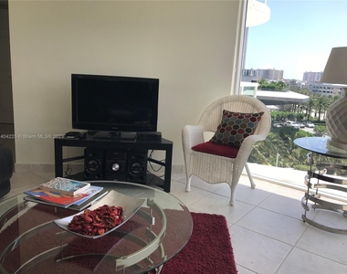 18671 Collins Ave - Photo Thumbnail 5