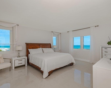 2301 Collins Ave - Photo Thumbnail 14