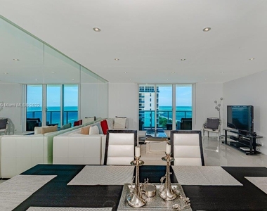 2301 Collins Ave - Photo Thumbnail 3