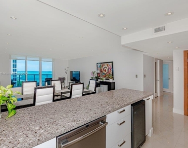 2301 Collins Ave - Photo Thumbnail 11