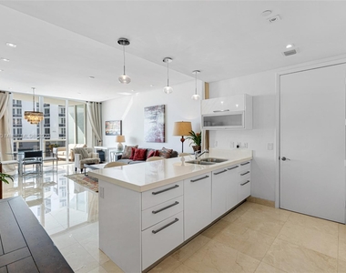 15901 Collins Ave - Photo Thumbnail 7