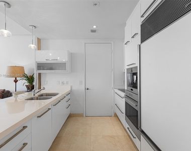 15901 Collins Ave - Photo Thumbnail 6