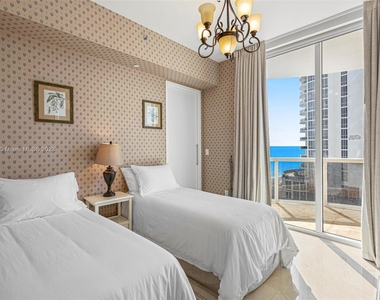 15901 Collins Ave - Photo Thumbnail 15