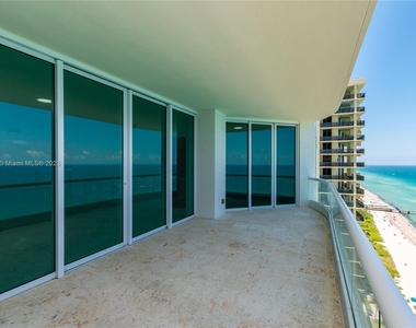 16051 Collins Ave - Photo Thumbnail 12