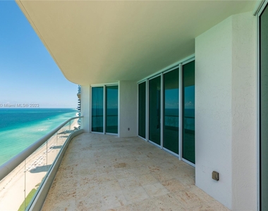 16051 Collins Ave - Photo Thumbnail 10