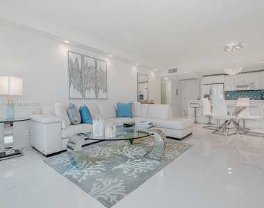 2301 Collins Ave - Photo Thumbnail 6