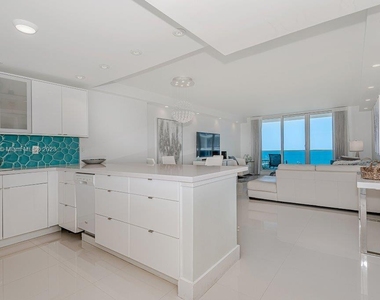 2301 Collins Ave - Photo Thumbnail 4