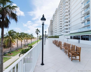 5601 Collins Ave - Photo Thumbnail 1