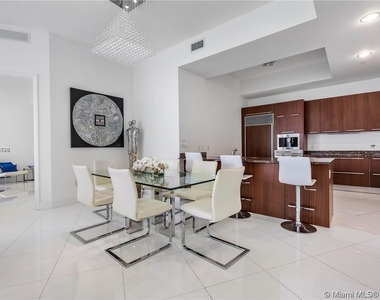 15811 Collins Ave - Photo Thumbnail 9