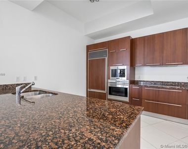 15811 Collins Ave - Photo Thumbnail 10