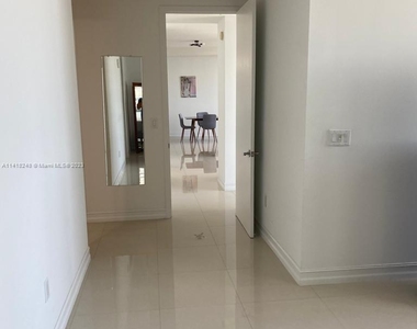 18201 Collins Ave - Photo Thumbnail 10