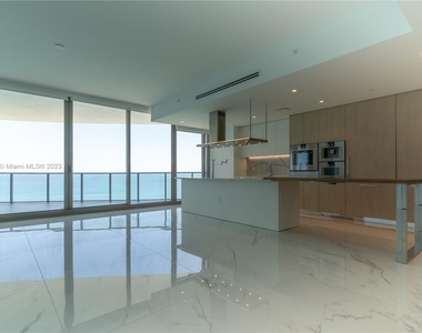 15701 Collins Ave - Photo Thumbnail 3