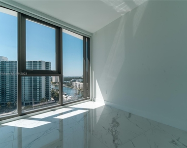 15701 Collins Ave - Photo Thumbnail 25