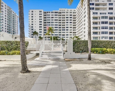 5005 Collins Ave - Photo Thumbnail 24