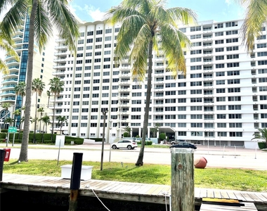 5005 Collins Ave - Photo Thumbnail 29