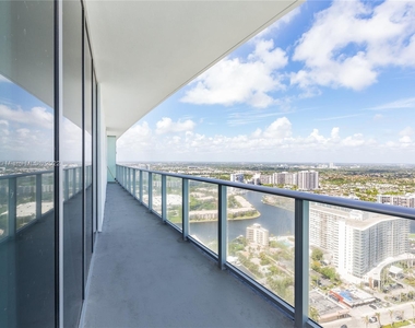 4111 S Ocean Dr - Photo Thumbnail 1