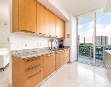 15901 Collins Ave - Photo Thumbnail 30