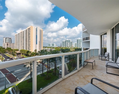 15901 Collins Ave - Photo Thumbnail 22