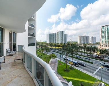 15901 Collins Ave - Photo Thumbnail 1