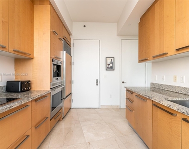 15901 Collins Ave - Photo Thumbnail 4