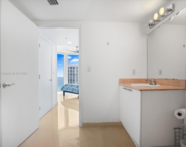 16699 Collins Ave - Photo Thumbnail 30