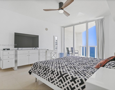 16699 Collins Ave - Photo Thumbnail 25