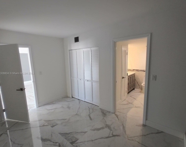 3725 S Ocean Dr - Photo Thumbnail 24