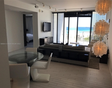 2201 Collins Avenue - Photo Thumbnail 3