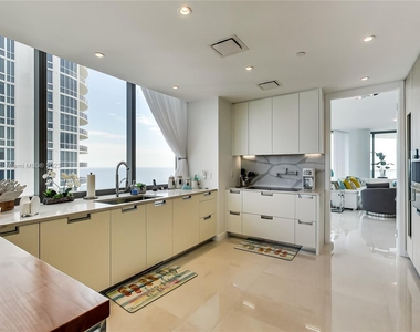 15701 Collins Ave - Photo Thumbnail 8