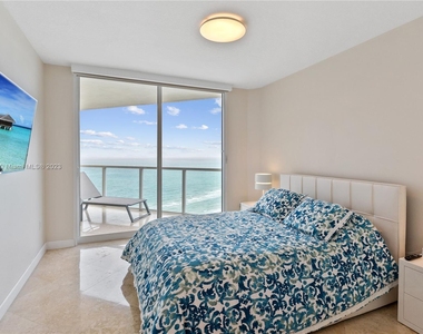 16699 Collins Ave - Photo Thumbnail 11