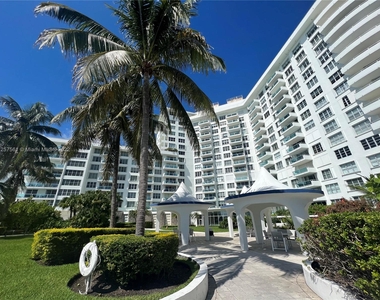 5151 Collins Ave - Photo Thumbnail 18