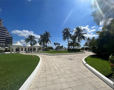 5151 Collins Ave - Photo Thumbnail 20