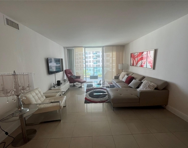 5151 Collins Ave - Photo Thumbnail 2