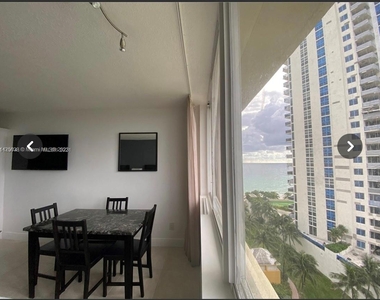 19201 Collins Ave - Photo Thumbnail 4