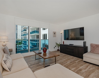 2301 Collins Ave - Photo Thumbnail 1