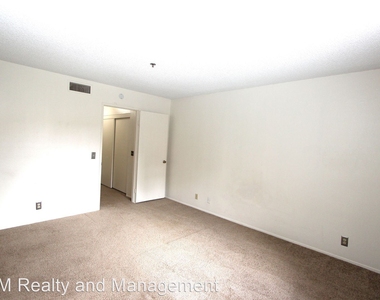 5995 Dandridge Lane Unit 123 - Photo Thumbnail 9