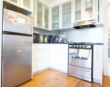 208 Evergreen Avenue - Photo Thumbnail 5