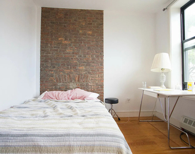 208 Evergreen Avenue - Photo Thumbnail 7