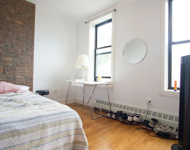 208 Evergreen Avenue - Photo Thumbnail 6