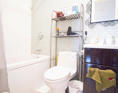208 Evergreen Avenue - Photo Thumbnail 3