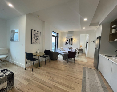 75 McGuinness Boulevard - Photo Thumbnail 3