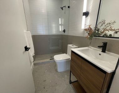75 McGuinness Boulevard - Photo Thumbnail 9