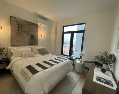 75 McGuinness Boulevard - Photo Thumbnail 5