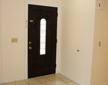 2540 W Glenbrook Way - Photo Thumbnail 6