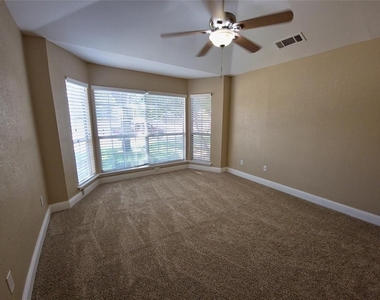 1524 High Pointe Lane - Photo Thumbnail 14