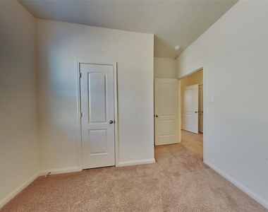 1615 Twin Hills Way - Photo Thumbnail 14